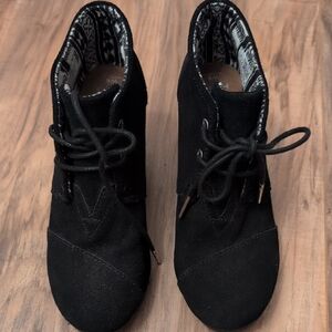 Toms Black Wedge 6W Ladies Lace Up Ankle Boots